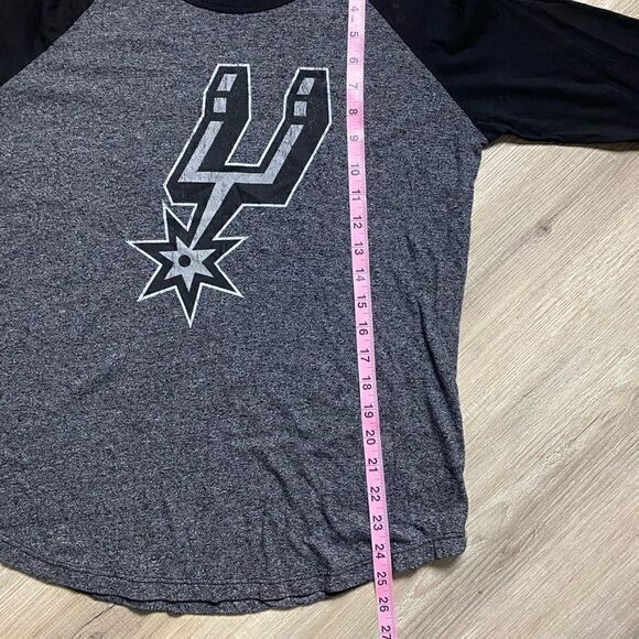 SAN ANTONIO SPURS | Grey Black 3/4 Sleeve Top Size Medium NBA - Picture 4 of 4